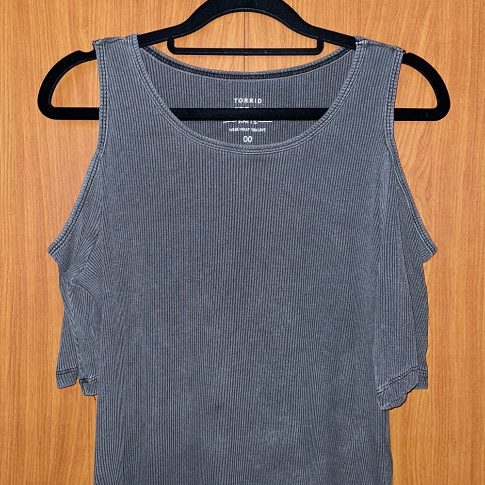 Torrid Ribbed Cold Shoulder Top - Grey - Size M/L - Picture 4 of 11